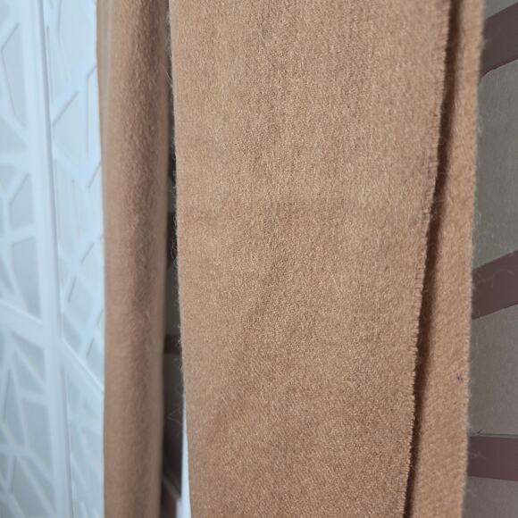 L'auberge 100% Cashmere Caramel Fringe Scarf Quiet Luxury Minimalist Renaissance - Picture 4 of 4